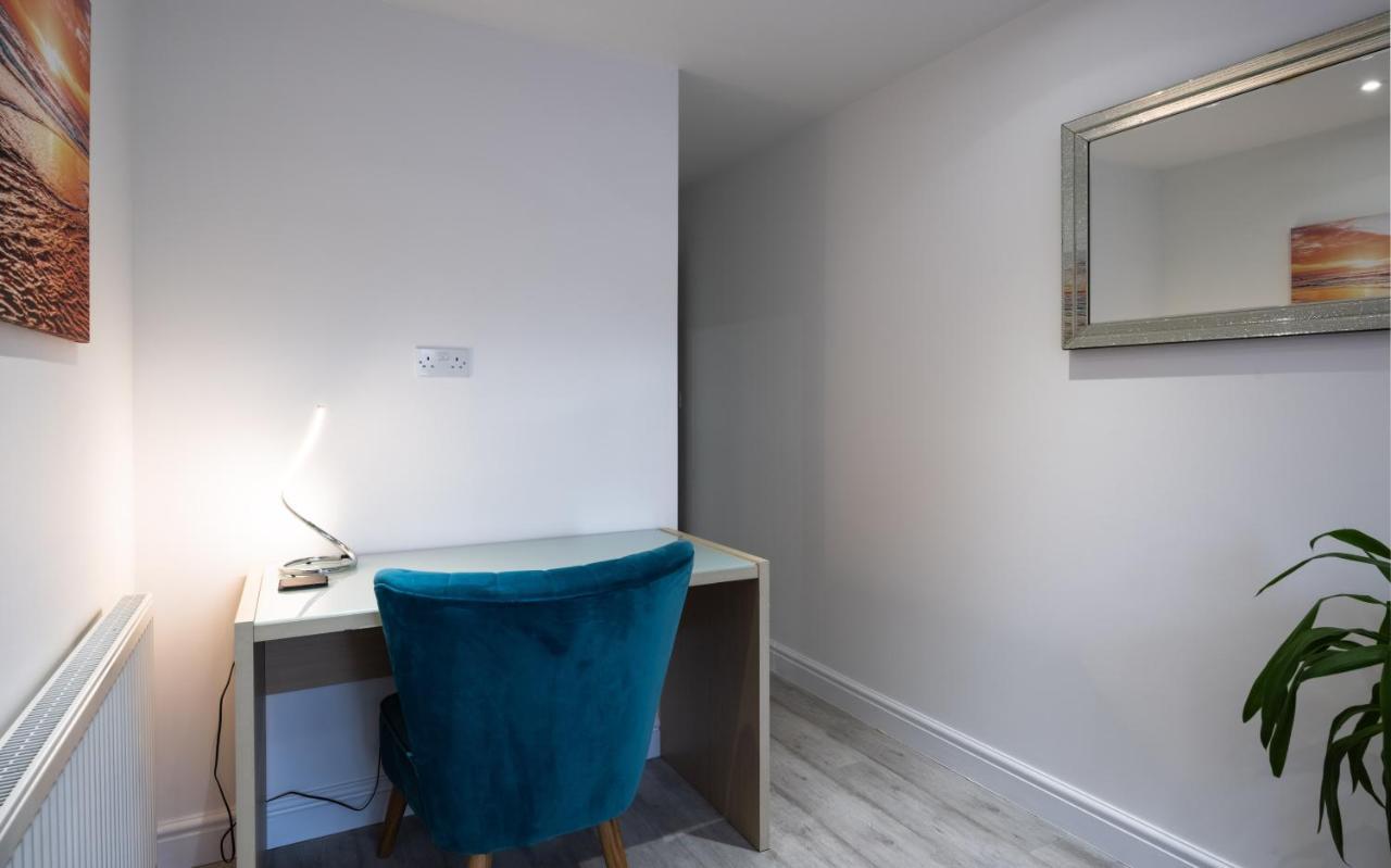 Beautiful House In South Cambridge, 14-min Drive To The Centre, Free Parking, No Sofabeds, Sleeps 6 *