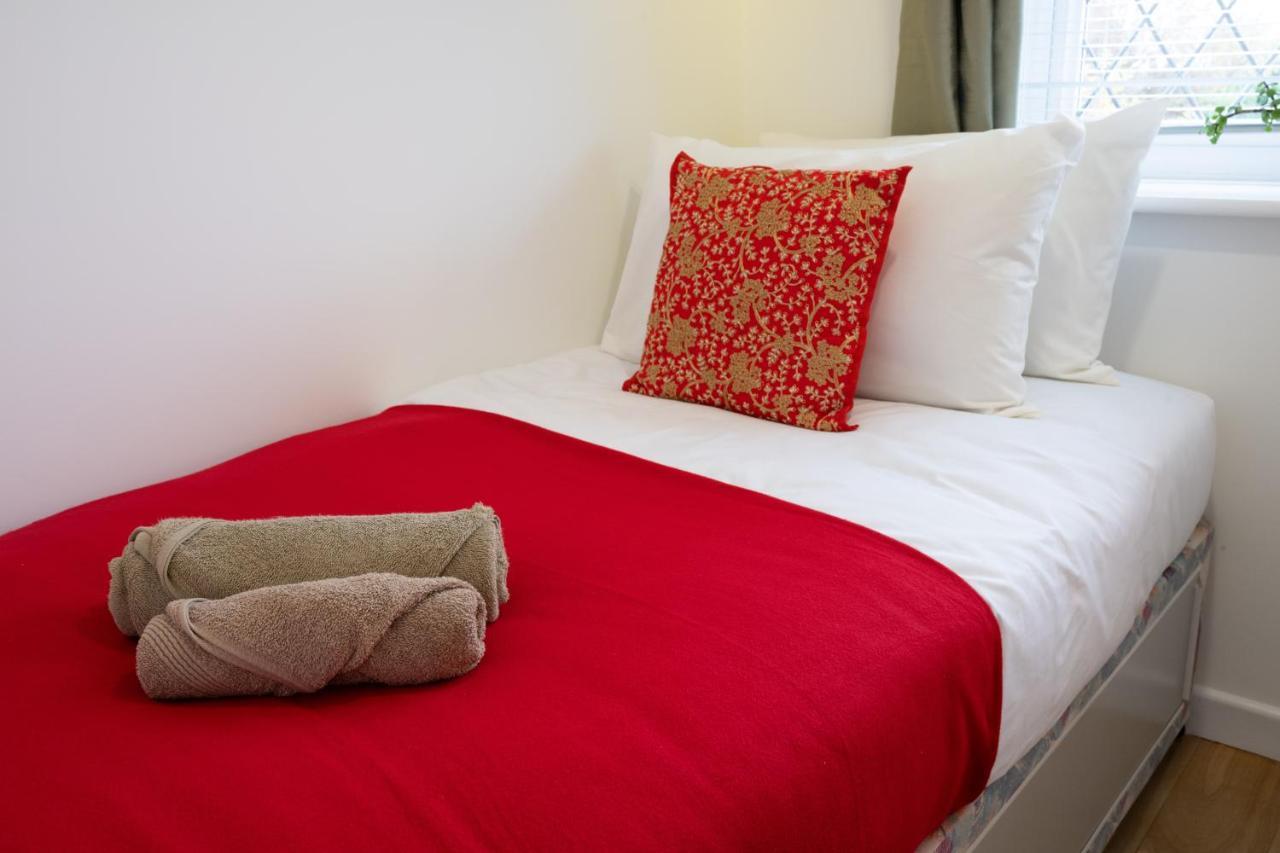 Vakantiehuis Beautiful House In South Cambridge, 14-min Drive To The Centre, Free Parking, No Sofabeds, Sleeps 6 *