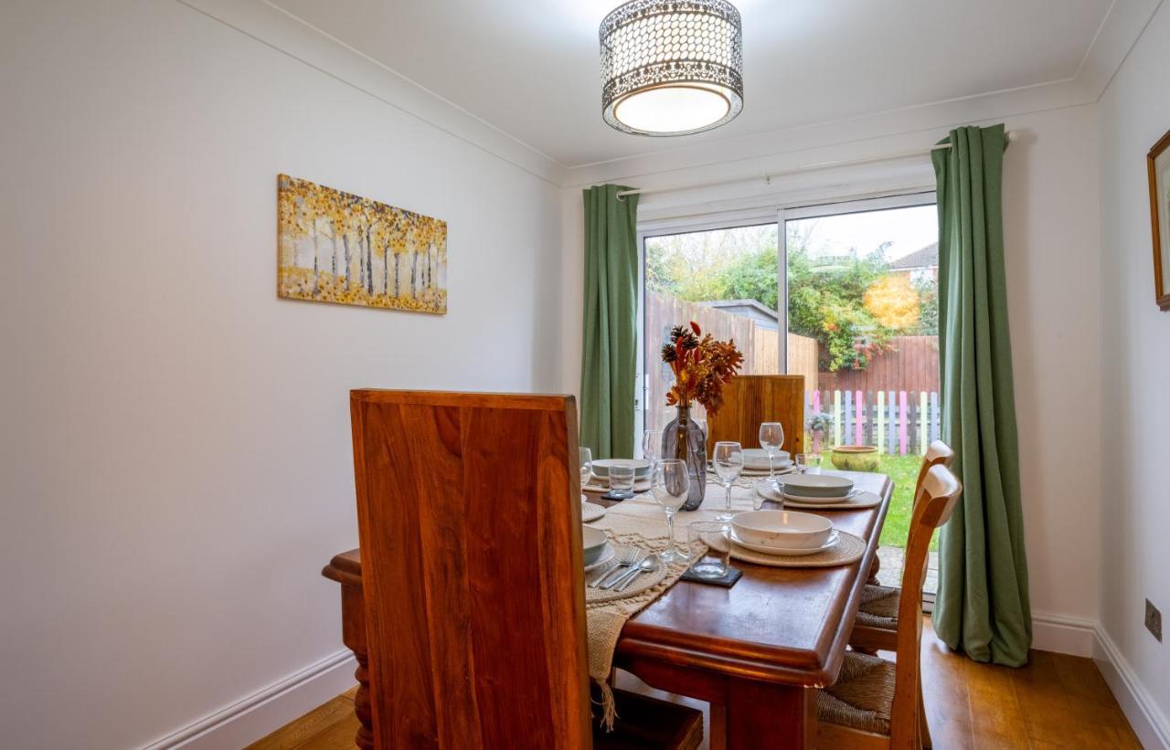 Vakantiehuis Beautiful House In South Cambridge, 14-min Drive To The Centre, Free Parking, No Sofabeds, Sleeps 6