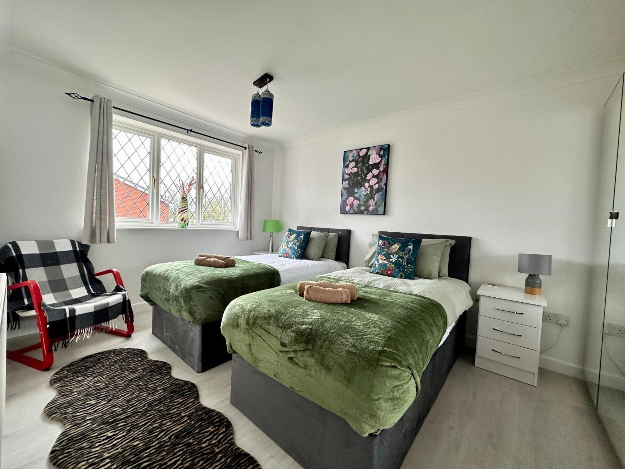 Beautiful House In South Cambridge, 14-min Drive To The Centre, Free Parking, No Sofabeds, Sleeps 6