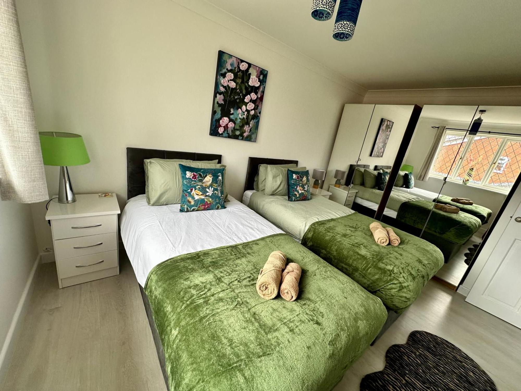 Beautiful House In South Cambridge, 14-min Drive To The Centre, Free Parking, No Sofabeds, Sleeps 6