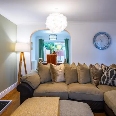 Beautiful House In South Cambridge, 14-Min Drive To The City Centre, Free Parking, No Sofabeds, Sleeps 6 Exterior photo
