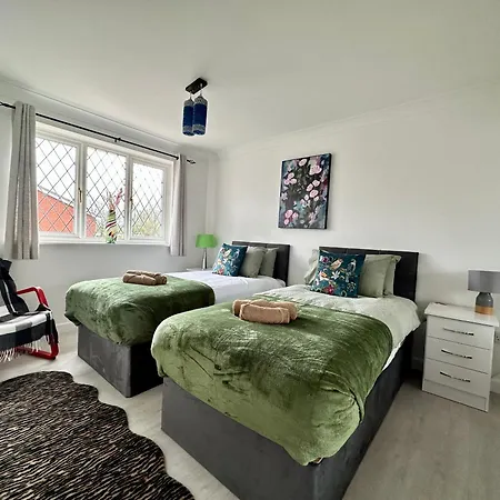 Beautiful House In South Cambridge, 14-Min Drive To The City Centre, Free Parking, No Sofabeds, Sleeps 6 Exterior photo