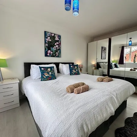 Beautiful House In South Cambridge, 14-Min Drive To The City Centre, Free Parking, No Sofabeds, Sleeps 6 Exterior photo