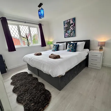 Beautiful House In South Cambridge, 14-Min Drive To The City Centre, Free Parking, No Sofabeds, Sleeps 6 Exterior photo