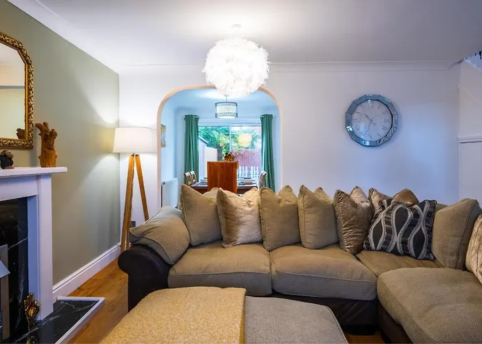 Beautiful House In South Cambridge, 14-Min Drive To The City Centre, Free Parking, No Sofabeds, Sleeps 6
