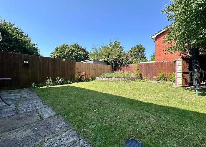 Beautiful House In South Cambridge, 14-Min Drive To The City Centre, Free Parking, No Sofabeds, Sleeps 6