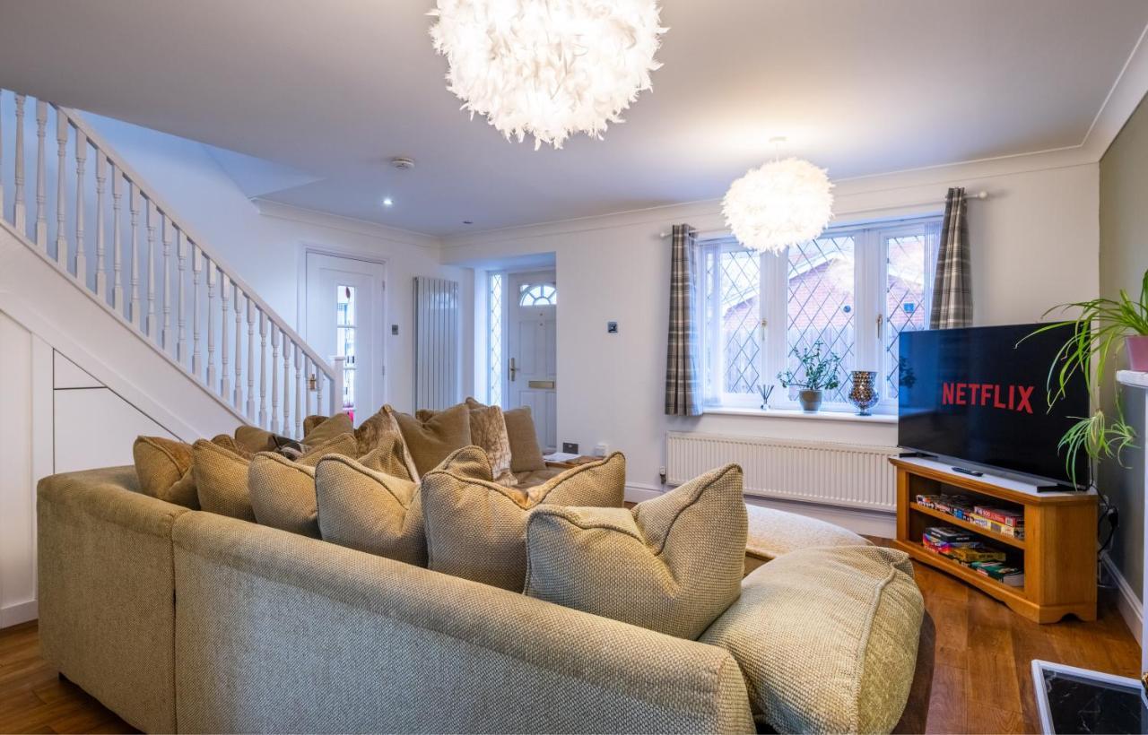 Beautiful House In South Cambridge, 14-min Drive To The Centre, Free Parking, No Sofabeds, Sleeps 6