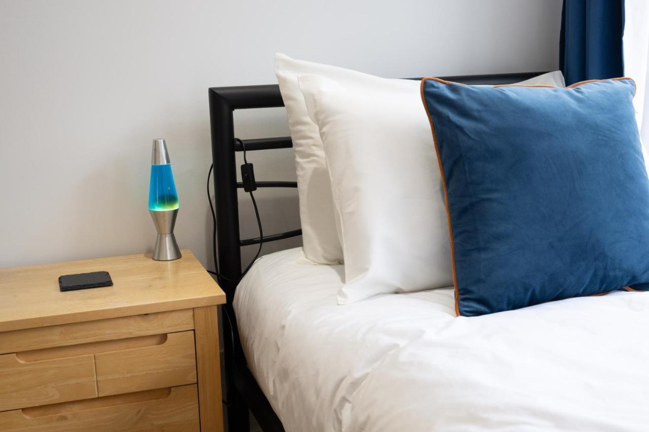 Beautiful House In South Cambridge, 14-min Drive To The Centre, Free Parking, No Sofabeds, Sleeps 6 *