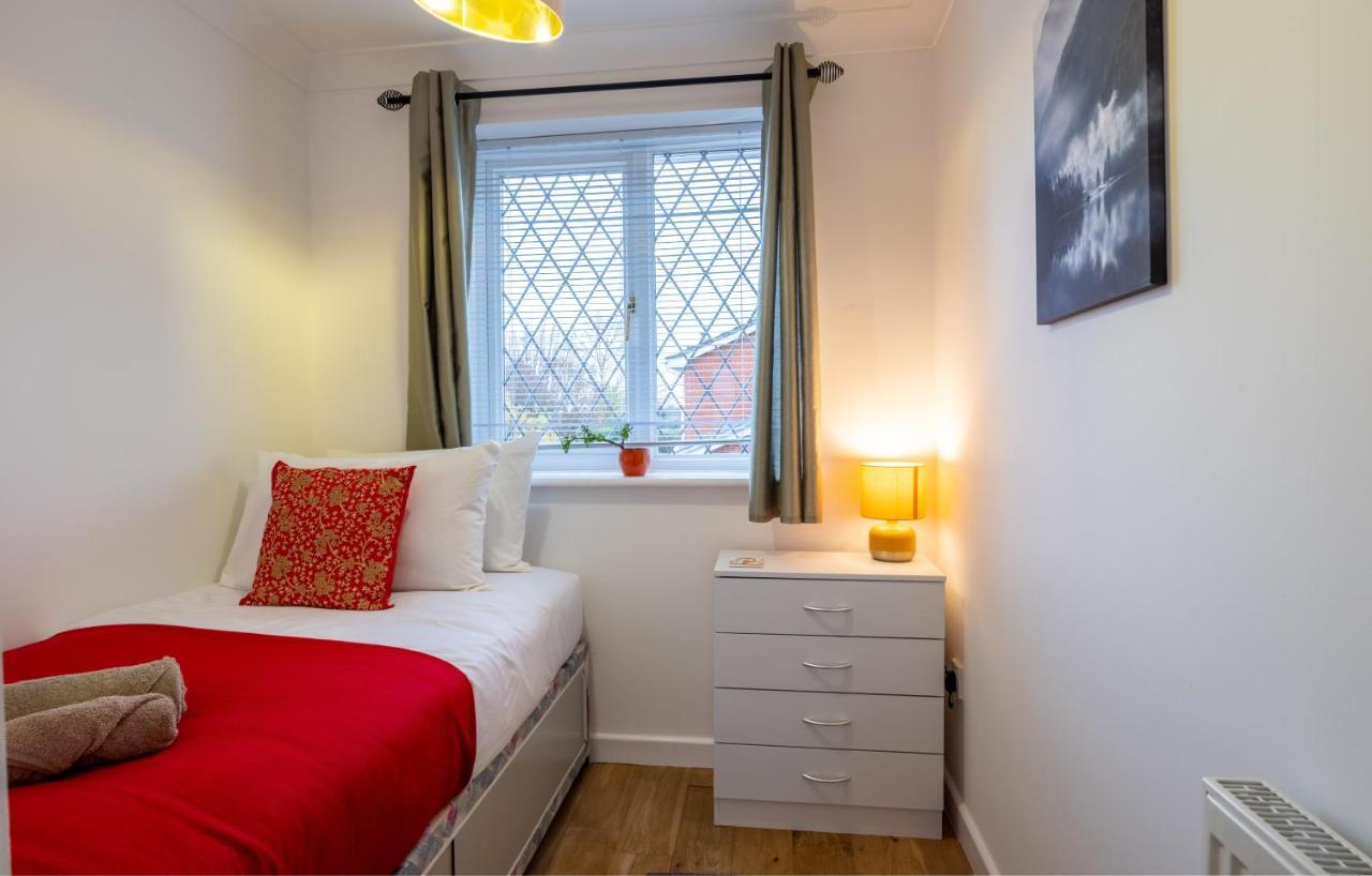 Beautiful House In South Cambridge, 14-min Drive To The Centre, Free Parking, No Sofabeds, Sleeps 6 Holiday home *