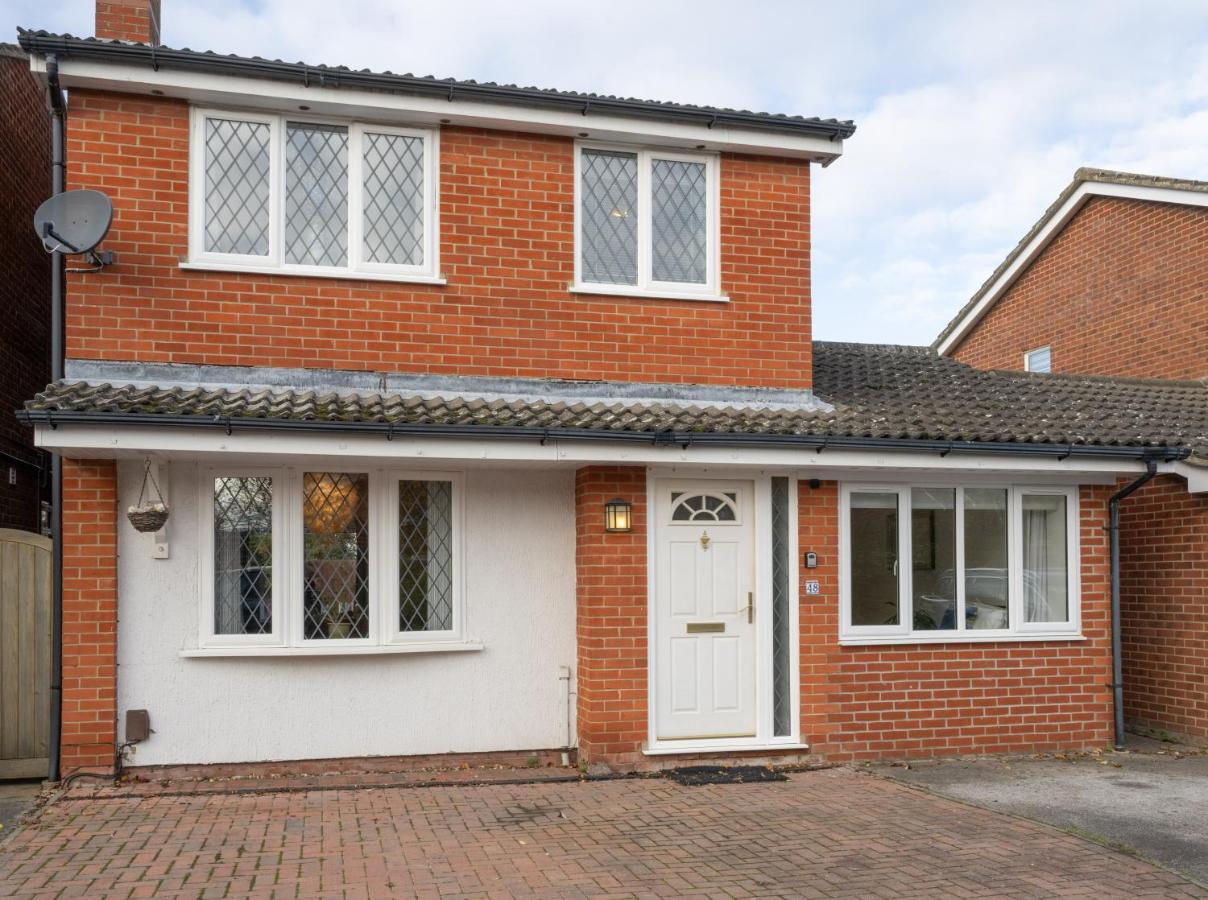 Beautiful House In South Cambridge, 14-min Drive To The Centre, Free Parking, No Sofabeds, Sleeps 6 Holiday home