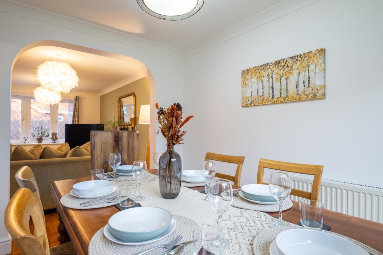 Holiday home Beautiful House In South Cambridge, 14-min Drive To The Centre, Free Parking, No Sofabeds, Sleeps 6 *