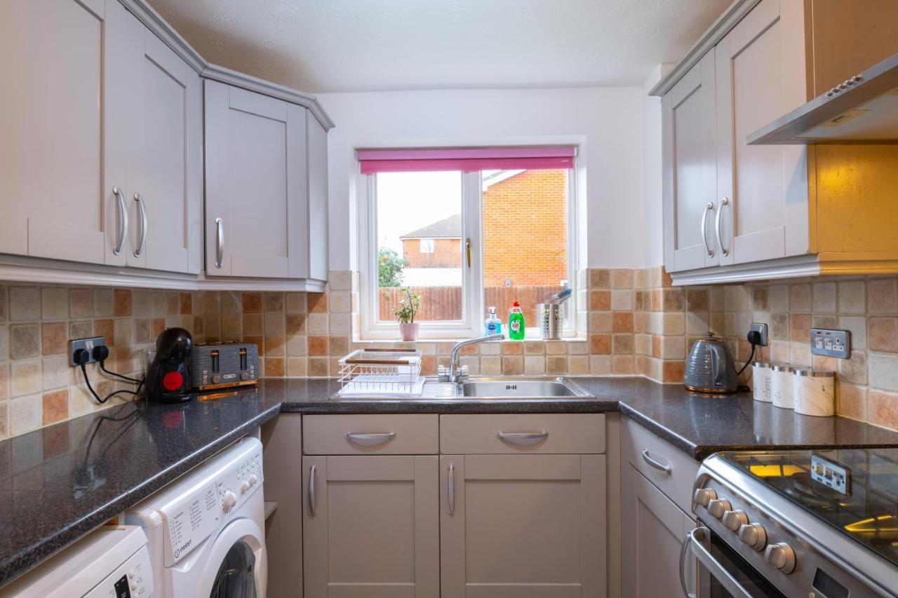 Beautiful House In South Cambridge, 14-min Drive To The Centre, Free Parking, No Sofabeds, Sleeps 6 Holiday home *