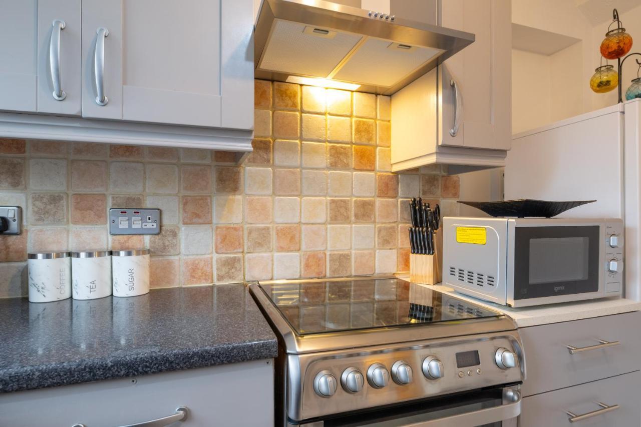 Beautiful House In South Cambridge, 14-min Drive To The Centre, Free Parking, No Sofabeds, Sleeps 6 *