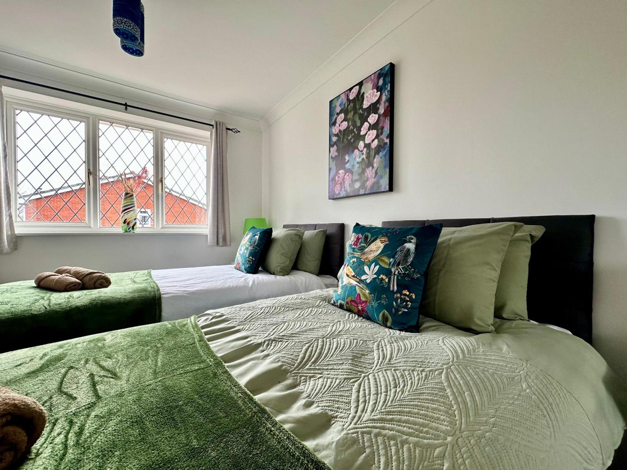 Beautiful House In South Cambridge, 14-min Drive To The Centre, Free Parking, No Sofabeds, Sleeps 6 *